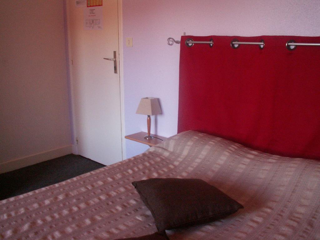 Le Relais Du Pont De Rhodes Hotel Frayssinet Room photo
