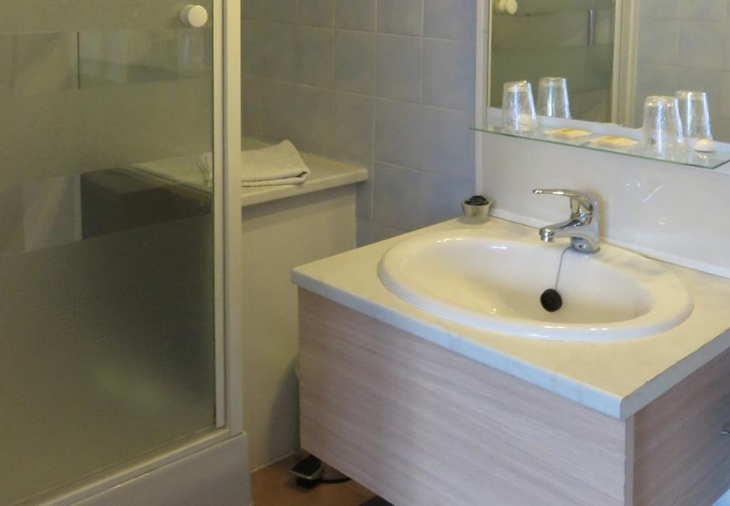Le Relais Du Pont De Rhodes Hotel Frayssinet Room photo